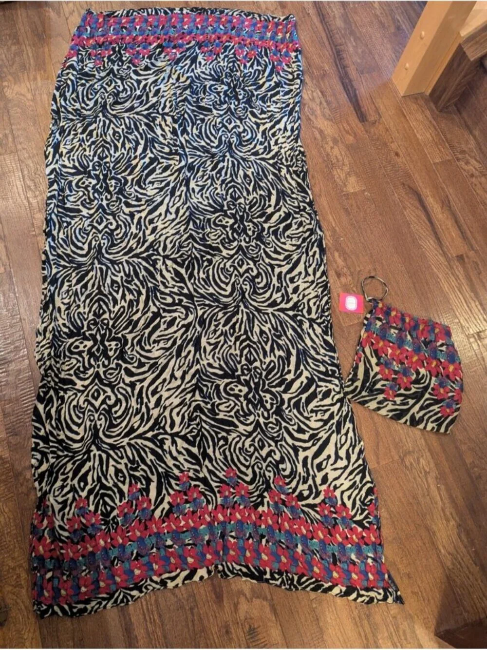 Luxembourg Scarf from Stella & Dot With Carry Bag Multi Color Black Ivory Floral